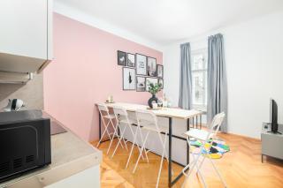 Prague Days - Modern Apts - Fast WiFi - Netflix - 7 min Wenceslas Sq - Prague - 3