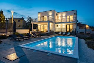 Villa Angie in Central Istria for 10 persons with private heated pool & kids playground - Vodnjan - 6