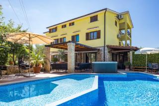 Villa Bucks near Poreč for 20 persons with Sea View, Whirlpool, Sauna & Fitness - Višnjan - 0