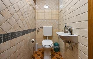 Lovely Home In Veliko Trgovisce - 8