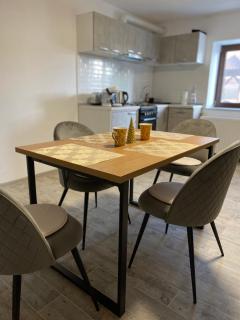 Sunny Hill Apartments - 9