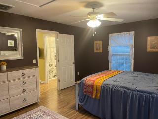 Stay at Emma Jean Retreat in Sumter! - 9