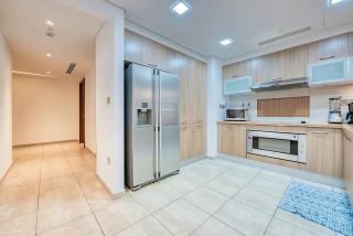 Direct Access to Nakheel Mall At the Heart of The Palm - Dubai - 4