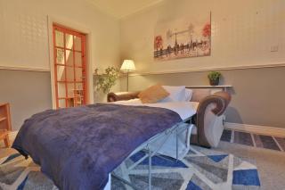 Devon St - Cozy home, Free easy parking! - 4