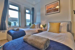 Devon St - Cozy home, Free easy parking! - 0