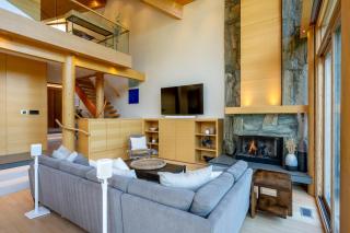 Nighthawk 3335 | Contemporary Townhome with Hot Tub and Stunning Mountain Views - Whistler - 3