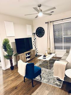 Spacious Castle w Gym Pool Free Parking I Walk to Dowtown n Broadway - Nashville - 6
