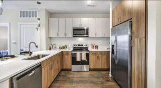 Spacious Castle w Gym Pool Free Parking I Walk to Dowtown n Broadway - Nashville - 7
