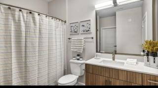 Spacious Castle w Gym Pool Free Parking I Walk to Dowtown n Broadway - Nashville - 1