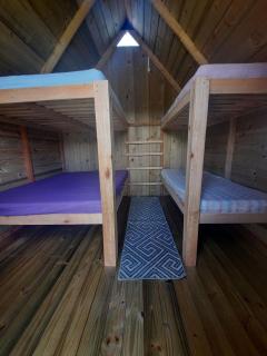 Cabana com Ar condicionado e area de cozinha e banheiro compartilhado a 10 minutos do Parque Beto Carrero - 9