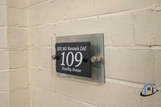 Sandby House, Nottingham, parking sleeps 10 - 2