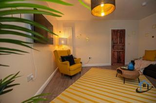 Sandby House, Nottingham, parking sleeps 10 - 7
