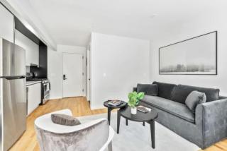 Luxe Studio with Charming Juliet Balcony - New York - 3