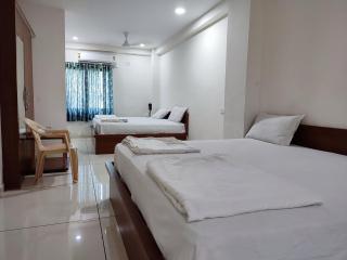 Hotel Vraj - Rājpīpla - 7