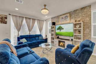 Serenity Retreat: 3BR, Heated Pool, Parking - Las Vegas - 9