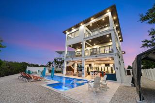 Luxury Seaside Escape ~ Heated Pool w Jacuzzi ~ Elevator ~ Dock ~ Scenic Views - Marathon - 9