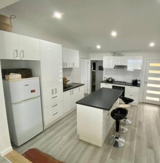 Seaspray Beach House - Pet Friendly - 50m to Beach - Apollo Bay - 0