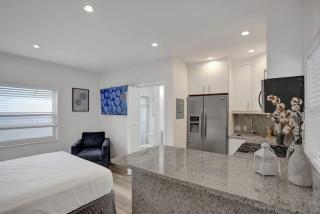 Beach Isles Modern Studio Apartment in Fort Lauderdale with Patio - Fort Lauderdale - 8