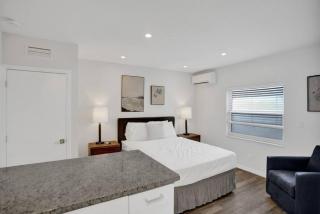 Beach Isles Modern Studio Apartment in Fort Lauderdale with Patio - Fort Lauderdale - 3