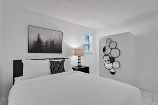 Waves Beach Town 2BR Apartment - Pompano Beach - 9