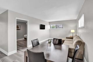 Poinciana Getaway 2BR Apartment Near FLL Airport - Fort Lauderdale - 4
