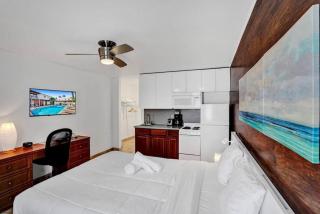 Waves Beach Town Studio Apartment - Pompano Beach - 0