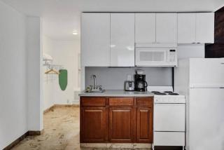 Waves Beach Town Studio Apartment - Pompano Beach - 9