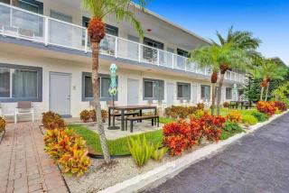 Waves Beach Town Studio Apartment - Pompano Beach - 3