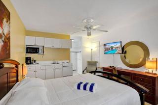 Waves Beach Town Cozy Studio Apartment - Pompano Beach - 3