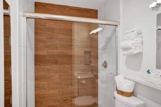 Waves Beach Town 2BR Apartment With Balcony - Pompano Beach - 6