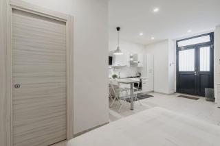 Black and White home - 5