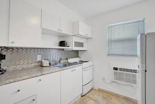 Waves Beach Town Spacious Studio Apartment For 4 People - Pompano Beach - 6