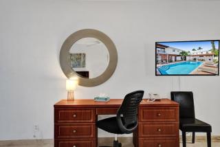 Waves Beach Town Spacious Studio Apartment For 4 People - Pompano Beach - 3