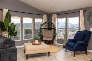 Magnificent & tranquil home, Mountain Views , 8 mins to casinos & river, Fire pit, BBQ - Bullhead City - 8