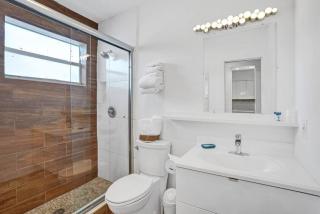 Waves Beach Town Spacious Studio Apartment For 4 People - Pompano Beach - 2