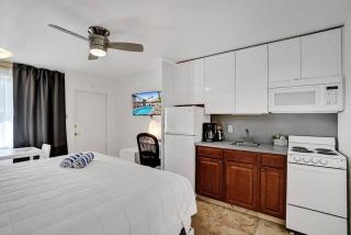 Waves Beach Town Cozy Studio Apartment - Pompano Beach - 9