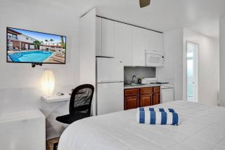 Waves Beach Town Cozy Studio Apartment - Pompano Beach - 6