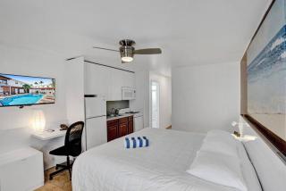 Waves Beach Town Cozy Studio Apartment - Pompano Beach - 4