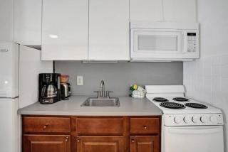Waves Beach Town Cozy Studio Apartment - Pompano Beach - 3