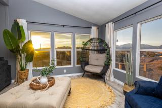 Magnificent & tranquil home, Mountain Views , 8 mins to casinos & river, Fire pit, BBQ - Bullhead City - 1