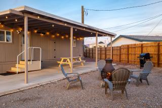 Magnificent & tranquil home, Mountain Views , 8 mins to casinos & river, Fire pit, BBQ - Bullhead City - 0