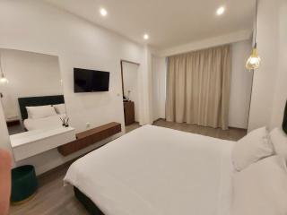 Real City Suites Syntagma - Atene - 8