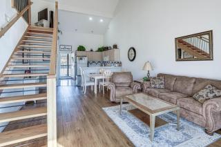 Osage Beach Condo Boat Slip and Pool Access! - Osage Beach - 3