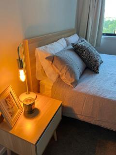 Avon Valley Vista- Modern Chic Family Home with Nespresso & Parking - Auckland - 5