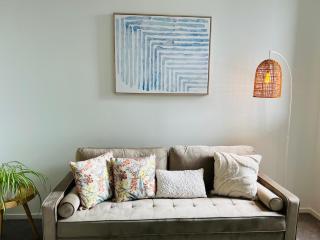 Avon Valley Vista- Modern Chic Family Home with Nespresso & Parking - Auckland - 1