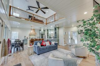 Luxe Broken Bow Cabin with Fire Pit and Hot Tub! - Broken Bow - 9