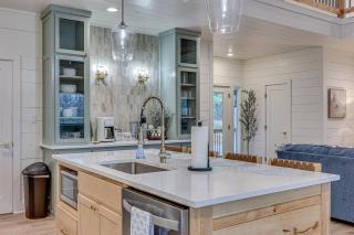 Luxe Broken Bow Cabin with Fire Pit and Hot Tub! - Broken Bow - 1