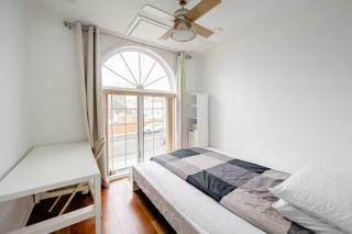 Luxury Hotel-Style Room in Queens, New York - 1