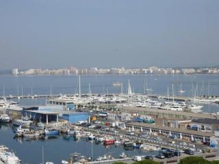 Apartamento Reformado con Vista al Mar, 20m de la Playa, A.A., Garaje, en Centro de Roses - ES-258-12 - Roses - 3