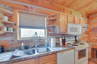 Pet-Friendly Cabin with Hot Tub in Daniel Boone NF - Beattyville - 6